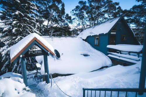Thredbo Hotel | Inviting Pure Chalet Thredbo: Top-Rated with Breakfast & Kitchen