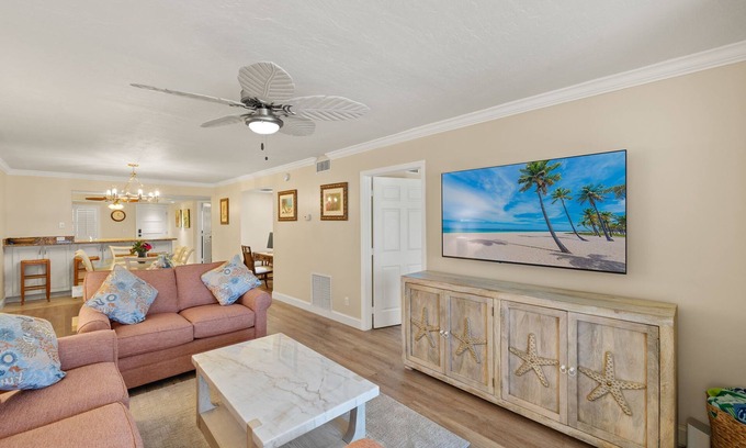 Sanibel Condo | Oceanfront Condo with Private Sundeck & Gulf Views