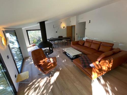 Patones de Arriba Ski Chalet | Discover Pure Lodge: Family-Friendly Getaway in Patones