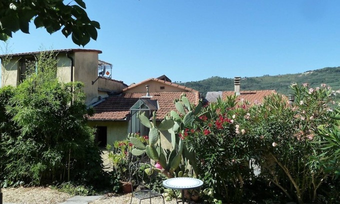 Isolalunga Apartment | Idyllic Bambola Apartment: Oceanfront, Pool & 9.6/10 Guest Rating