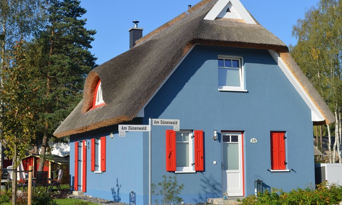Glowe House | Serene Escape in a Romantic Thatch Cottage with Spa
