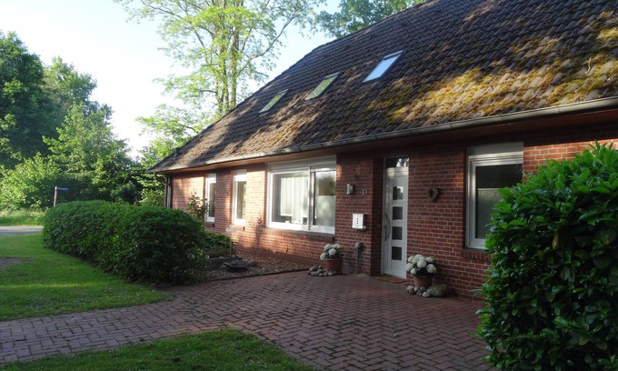 Cloppenburg Apartment | Serene Escape in the Green Garden: Pool & Ocean View Awaits