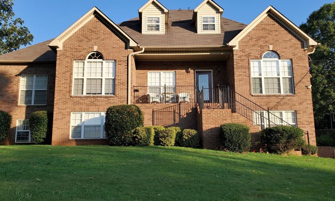 Argo House | Idyllic Retreat with Scenic Views and Top Amenities