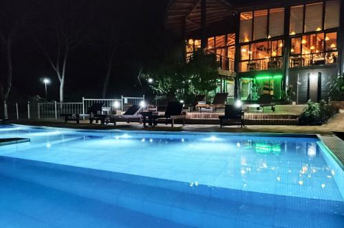 El Soberbio Hotel | Puro Moconá Lodge: Oceanfront Bliss with Pool & Dining