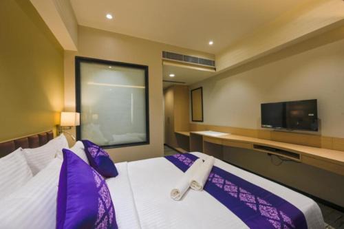 Surat Hotel | Discover Purple Beds by VITS - Family-Friendly in Surat