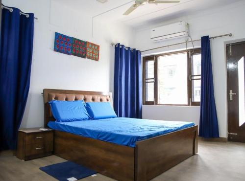 Varanasi House | Pet-Friendly Purple Cottages: Cozy 2-Bedroom Apartment