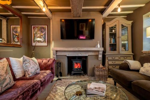 Burton Joyce House | Purple Poppy Cottage