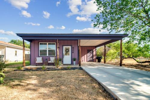Fredericksburg House | Explore Purple Sage: Family-Friendly Dining & Perfect Reviews
