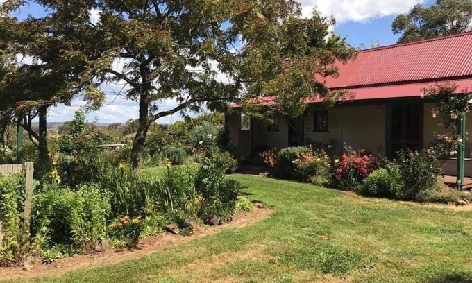 Walcha Cottage | Experience Refreshing Country Air and Comfort Amenities