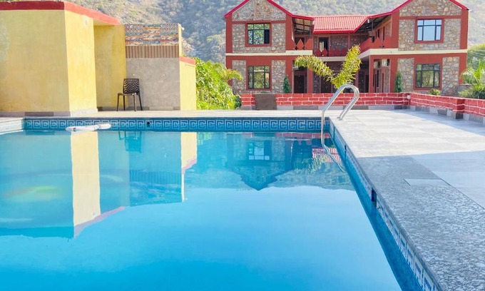 Pushkar Resort | Experience Nature at Pushkar Retreat Resort with Mountain Views