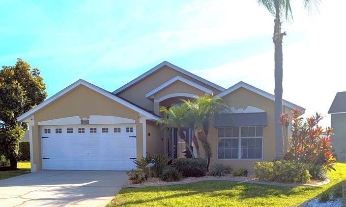 Haines City Villa | Experience Magic: Disney 20 Minutes Away with Ocean Views
