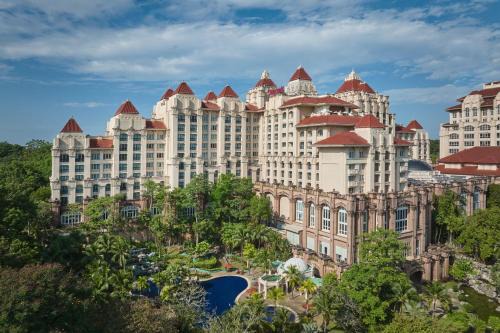 Putrajaya Hotel | Charming Putrajaya Marriott Hotel: Pool, Spa & Breakfast Included