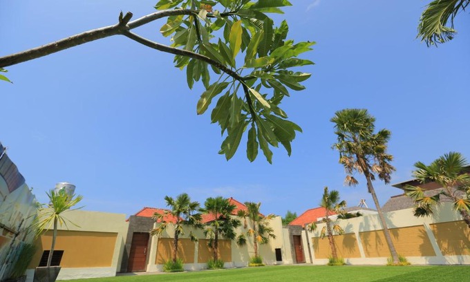 Sunset Road Villa | Relax at Putri Bali Villa: 4-Star Retreat with Pool & Breakfast
