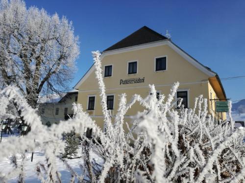 Aigen im Ennstal House | Enjoy Views and Comfort at Puttererseehof Hotel