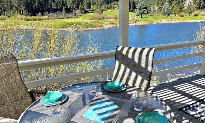 Plumas Eureka Estates House | Scenic Waterfront Villa with Breakfast & Family Amenities
