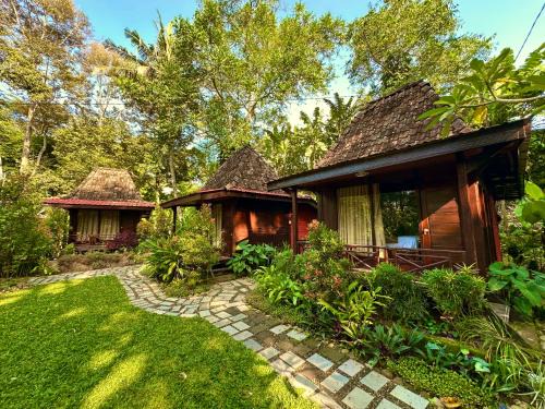 Mendut House | Cozy Puunee Guest House & Restaurant with Family-Friendly Perks