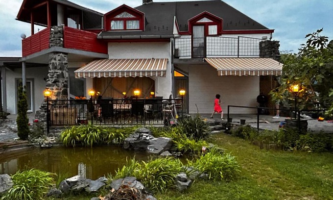 Gyenesdias Apartment | Oceanfront Puzzle Haus: Perfect for Family Getaways