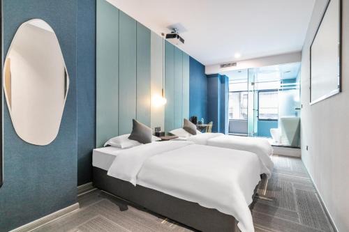 Haizhu Hotel | Convenient Stay at Puzzle Hotel near Fenghuang Subway Station