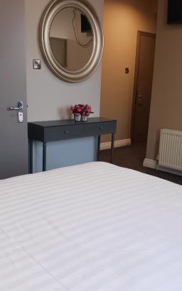 Clondra Hotel | Discover Pv Fallons: A 4-Star Stay with Breakfast Included