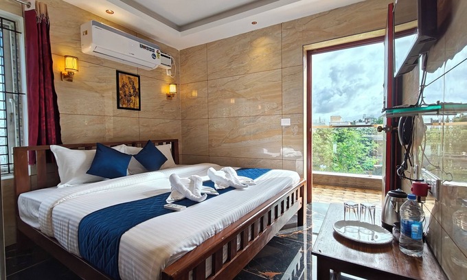 Kuilapalayam Hotel | PV Tower - Auro Beach