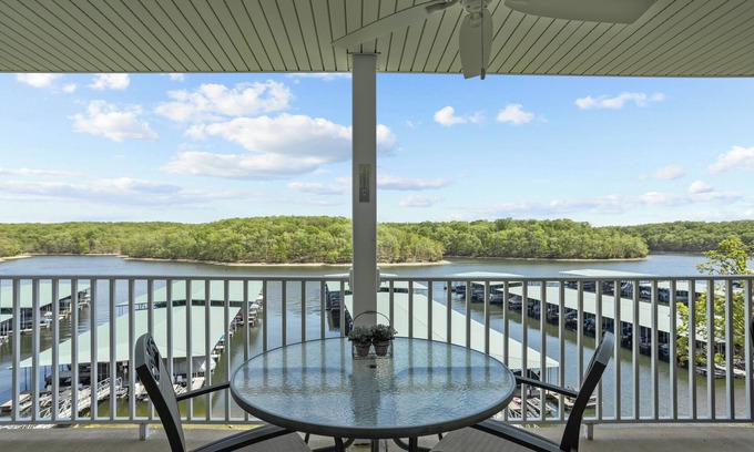 Osage Beach Condo | Scenic Lakefront Condo with Pool and State Park Views