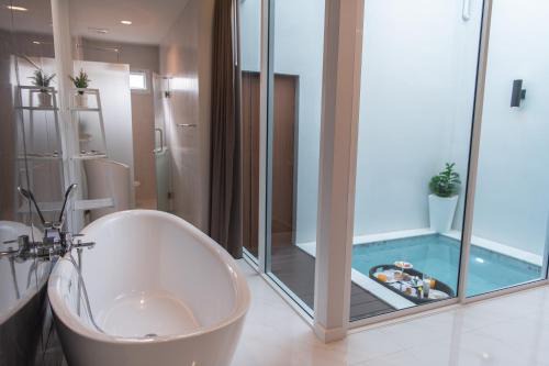 Phraek Sa Mai Hotel | Family-Friendly PVILLA with Hot Tub and Great Ratings