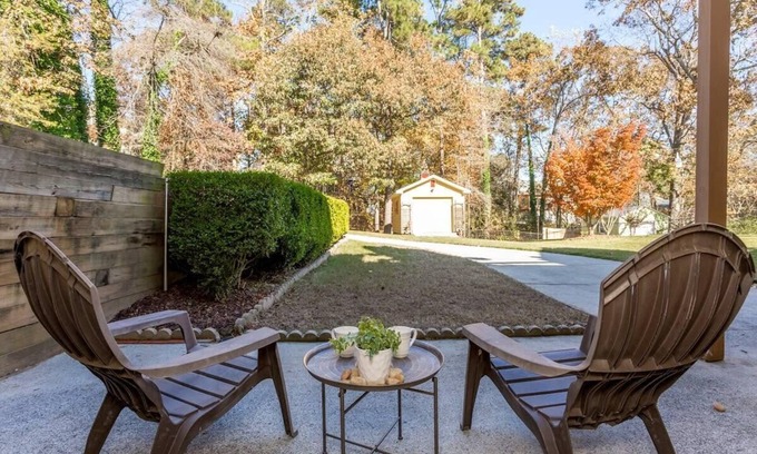 Buford House | Cozy Den with Media Room Near Mall - Guest Rated 10/10