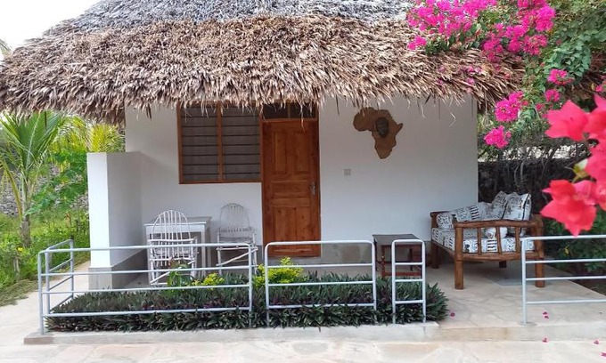 Watamu House | Discover Pwani House Cottage with a Pool for Families