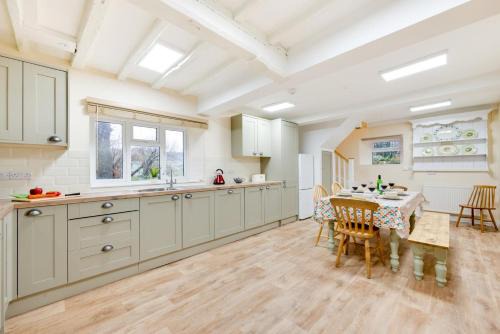 Machynlleth House | Unforgettable Stay at Pwllglas - Perfect for Families!