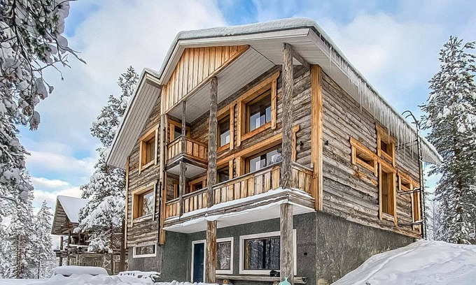 Pyhatunturi House | Experience Pyhän Kivi: Relaxing Lake View Retreat