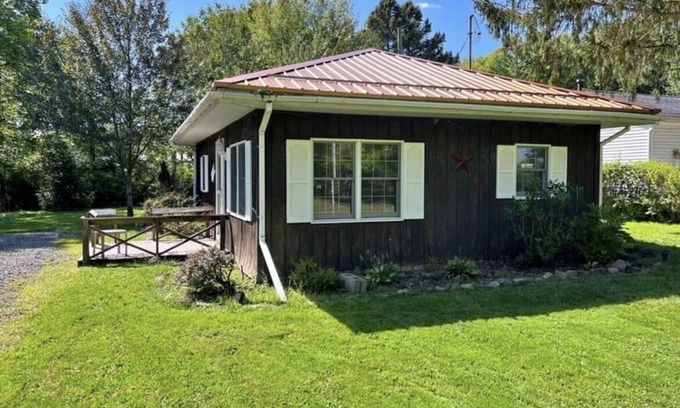 Pymatuning South Cabin | Pet-Friendly Pymatuning Parkside Cabin Near Marina & Dam