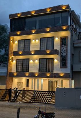 Skardu House | Budget-Friendly Pyramid Lodge: Pet Friendly & Family Ready