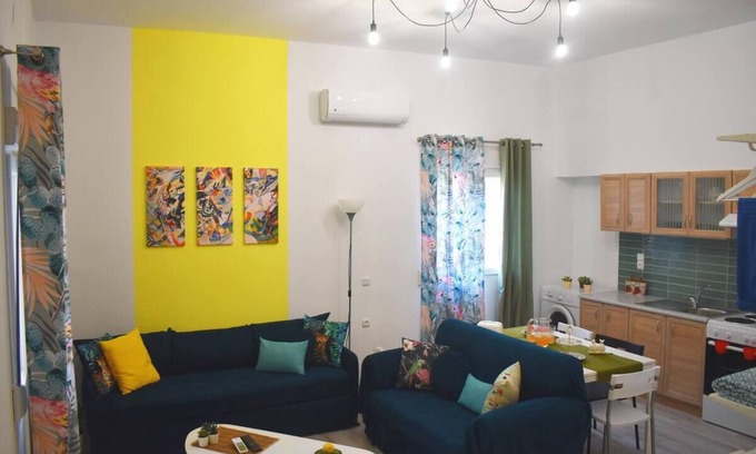 Archanes-Asterousia Apartment | Pyrgos Colourful Studio with Ocean View & Pet-Friendly Amenities