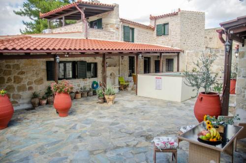 Pirgou House | Exceptional Pyrgou Villa with Shared Pool - 10/10 Rating