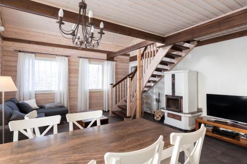 Muurame Ski Chalet | Discover Pyry ja Tuisku Cottages with Hot Tub & Kitchen