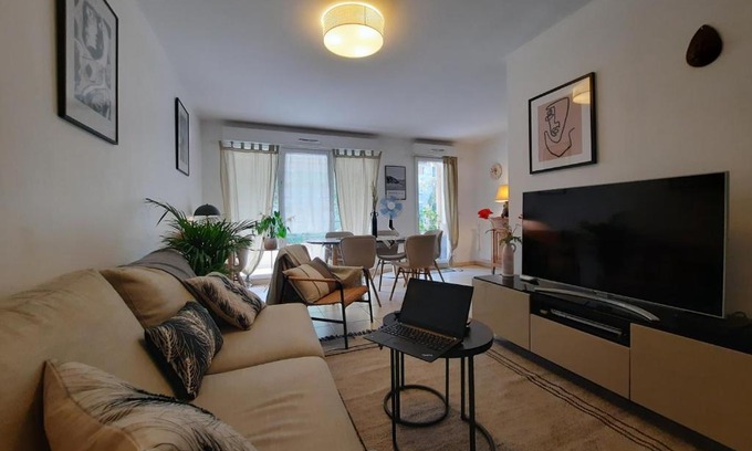 Prado-Perier Apartment | Premier Pytheas Carré d'Or Hotel: Rated 9.8/10 with Accessibility