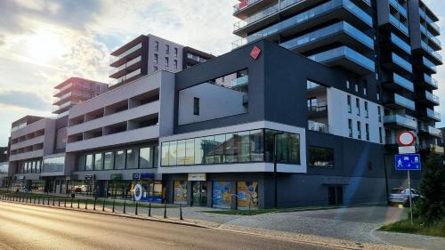 Baluty Apartment | Stylish Q Apart META: Family-Friendly with Netflix & Parking