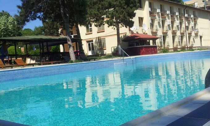Neptun Hotel | Explore Q Hotel Neptun: Family-Ready with Pool & Dining