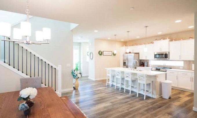 South Hill House | Discover Q House: Pet-Friendly Retreat in Puyallup