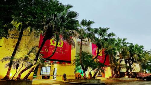 Tucheng Hotel | Discover Q Motel: Pool, Spa & Family-Friendly Retreat