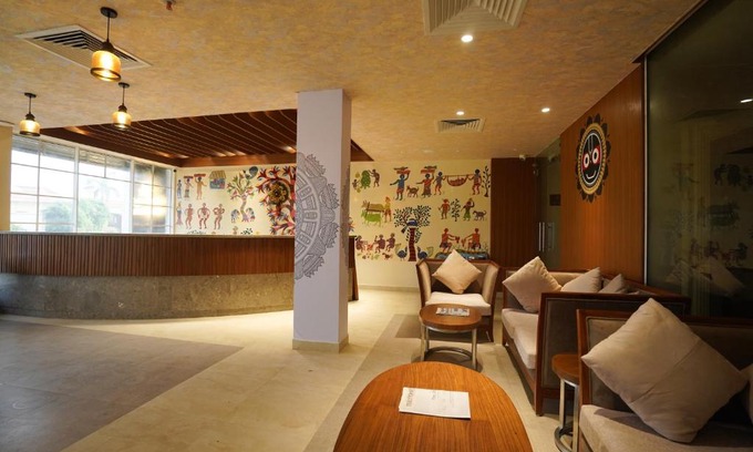 Puri Hotel | Experience Q SAINA AAROKAN HEIGHTS with Ocean Views & Pool