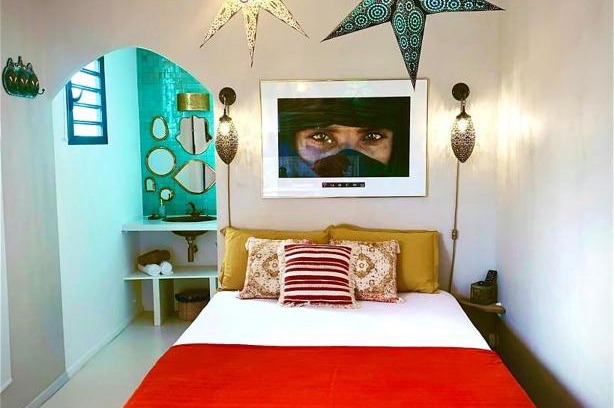 St Gilles-les-Bains Apartment | Qasabah Majorelle: Oceanfront Retreat with Hot Tub