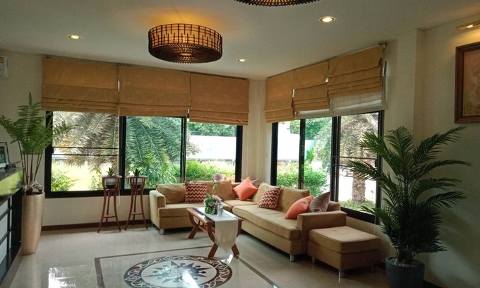 Lat Krabang Hotel | Relaxing QG Resort: Spa & Family-Friendly Amenities