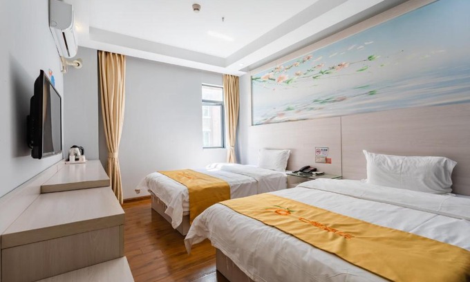 Longhua District Hotel | Convenient Qi Cheng Hotel near Shenzhen North Railway Station