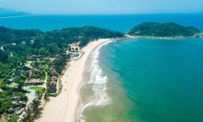 Thach Ha Resort | Relax at Quỳnh Viên Resort with Private Beach & Pool