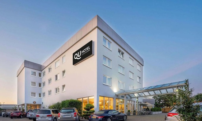 Lechhausen-Ost Hotel | Discover QU Hotel Augsburg: Pet-Friendly with Breakfast