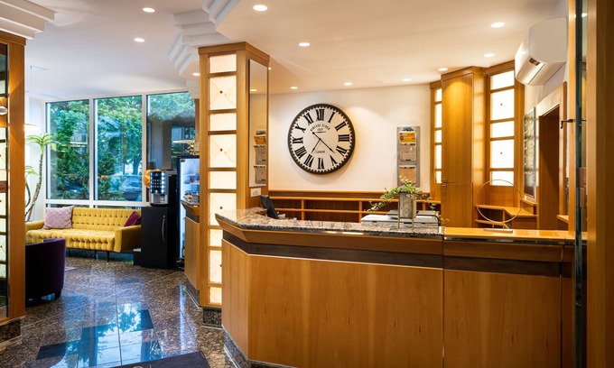 Lechhausen-Ost Hotel | Experience Comfort at QU Hotel Augsburg - 4-Star Retreat