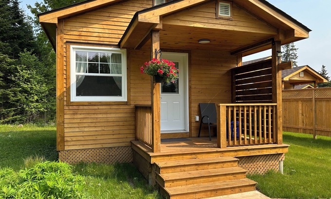 West Quaco Cottage | Pet-Friendly Quaco Cottages - Oceanfront Bliss Awaits