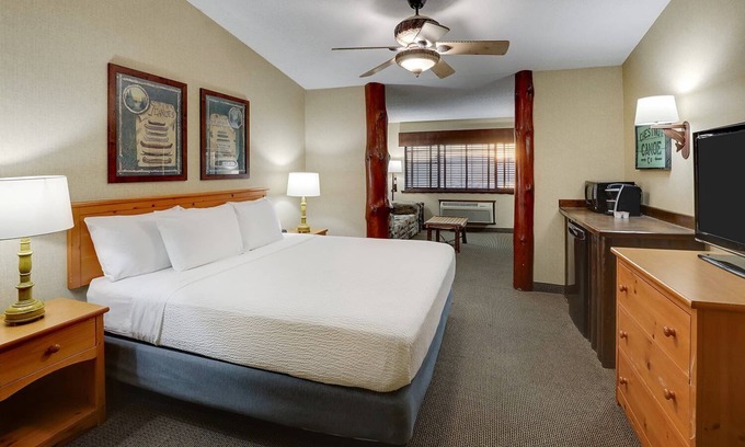 Moline Hotel | Cozy Quad Cities Retreat with Pantry & Bike Path Access