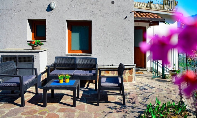 Bellagio Apartment | Discover Quadrifoglio: 10/10 Rated, Pet-Friendly Escape